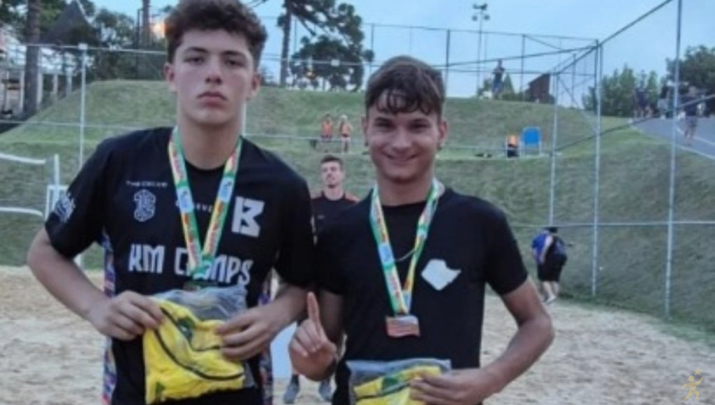 Dupla de Canoas vence circuito estadual de vôlei de praia sub-17