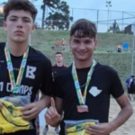 Dupla de Canoas vence circuito estadual de vôlei de praia sub-17