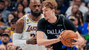 Cooper Flagg brilha contra LeBron James em domingo de estrelas na NBA