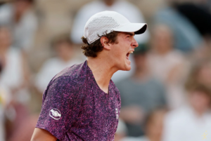 João Fonseca vira sobre Prizmic e enfrentará Djokovic em Roland Garros