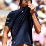 Medvedev cai e Sinner fica ainda mais favorito em Roland Garros