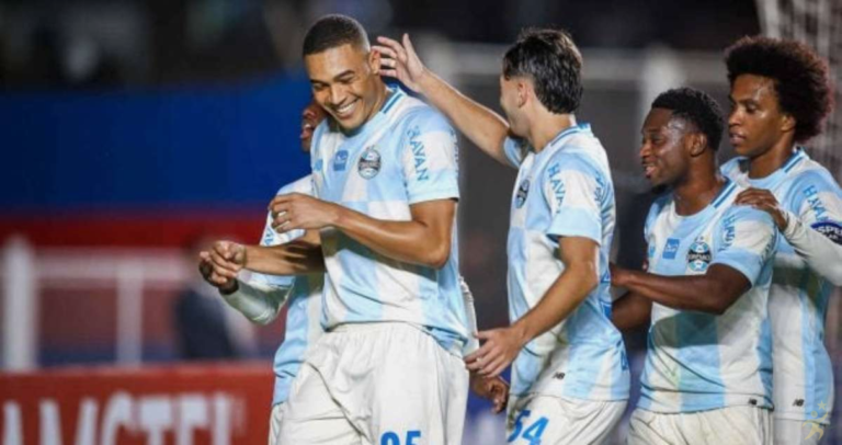 Grêmio domina Riestra fora e assume liderança na Sul-Americana