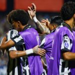 Neymar e Robinho Jr. fazem as pazes, mas Santos tropeça na Sul-Americana