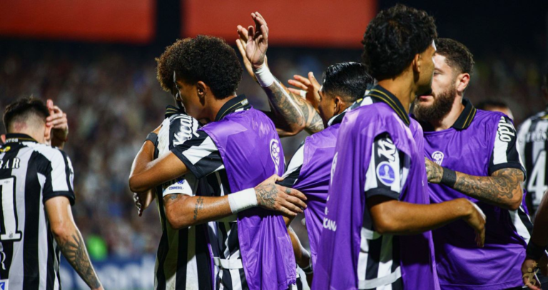 Neymar e Robinho Jr. fazem as pazes, mas Santos tropeça na Sul-Americana