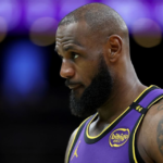 LeBron James evita definir futuro após eliminação dos Lakers na NBA