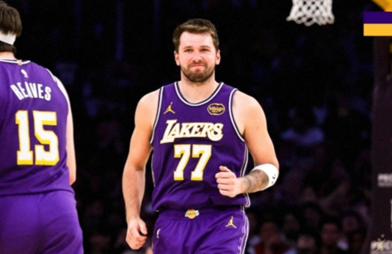 Lakers perdem para Rockets e adiam vaga; Doncic segue fora