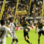 Criciúma e Atlético-GO empatam em jogo eletrizante pela Série B