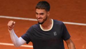 Dino Prizmic atropela Zheng e avança em Roland Garros