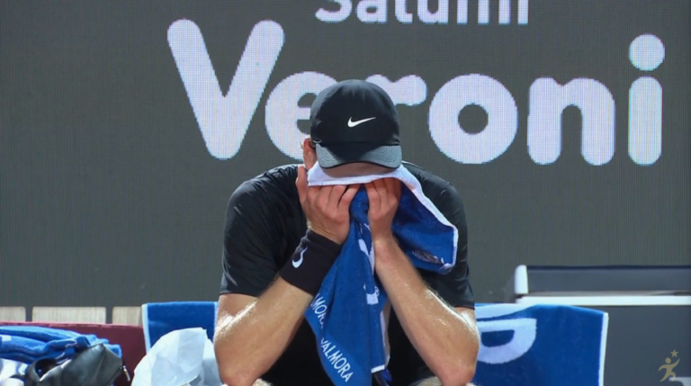 Jannik Sinner sofre colapso físico em semi contra Medvedev em Roma