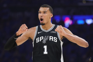 Spurs vencem Thunder em dupla prorrogação e assumem ponta