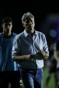 Vasco perde para Bragantino e torcida revolta com Renato Gaúcho
