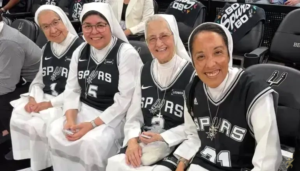 Freiras torcedoras do Spurs viralizam em jogo da NBA