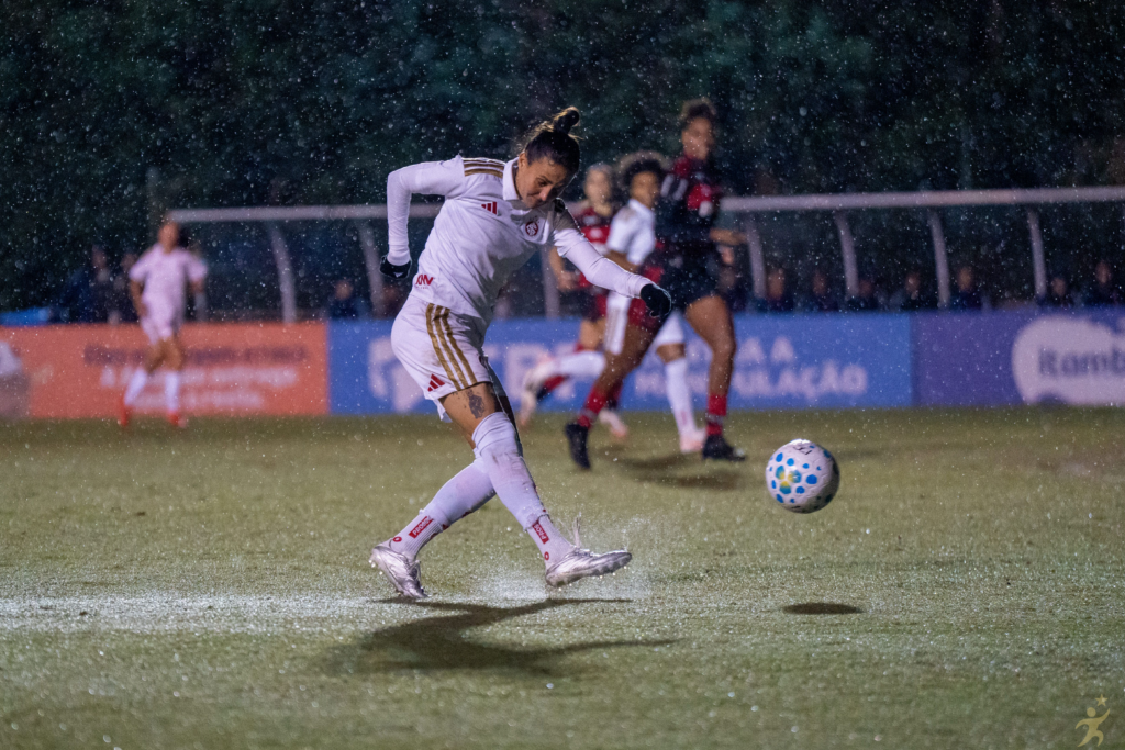 Internacional é superado pelo Flamengo por 1 a 0 no feminino