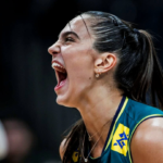 Júlia Kudiess é anunciada pelo Novara e assume namoro com Leo Lukas