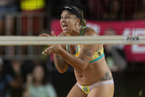 Carol Solberg e Rebecca vencem etapa de Brasília do Circuito Mundial