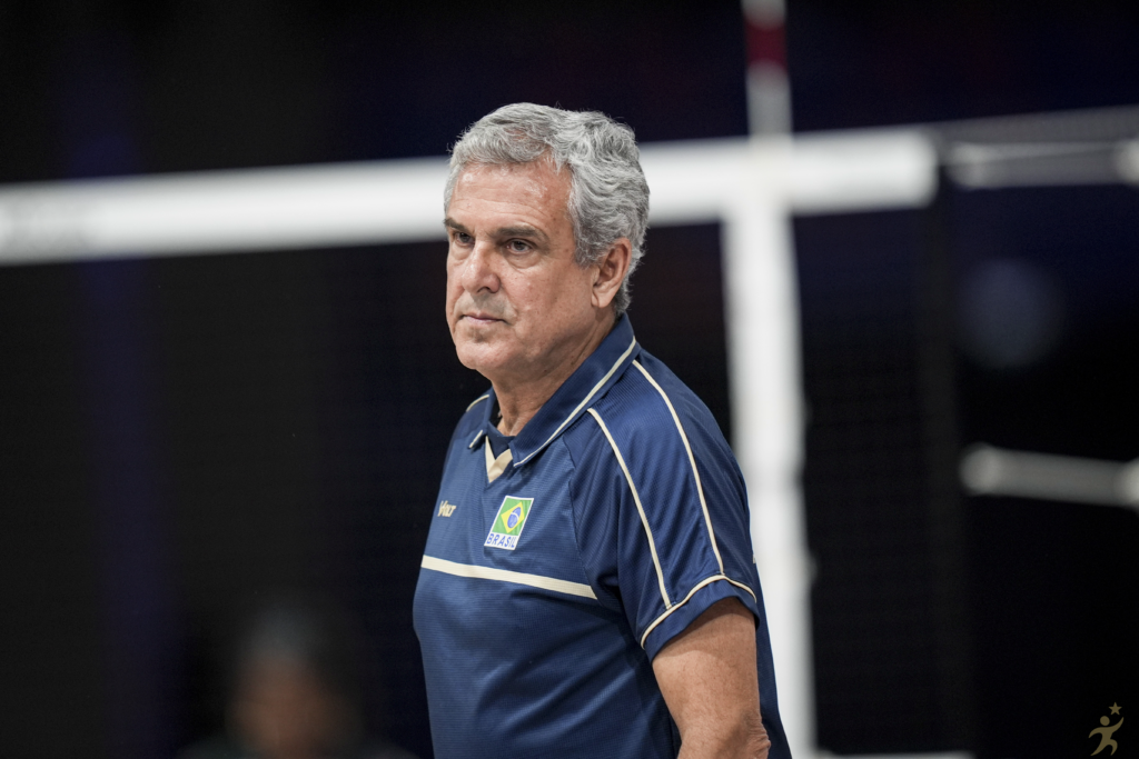 Zé Roberto convoca mais três jogadoras para treinos da seleção
