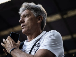Vasco: Renato Gaúcho pede demissão, mas diretoria o convence