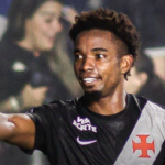 Vasco vence Athletico-PR e volta a vencer no Brasileirão