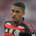 Samuel Lino minimiza provocações entre Palmeiras e Flamengo