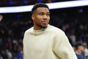 Milwaukee Bucks abre mercado para trocar Giannis Antetokounmpo