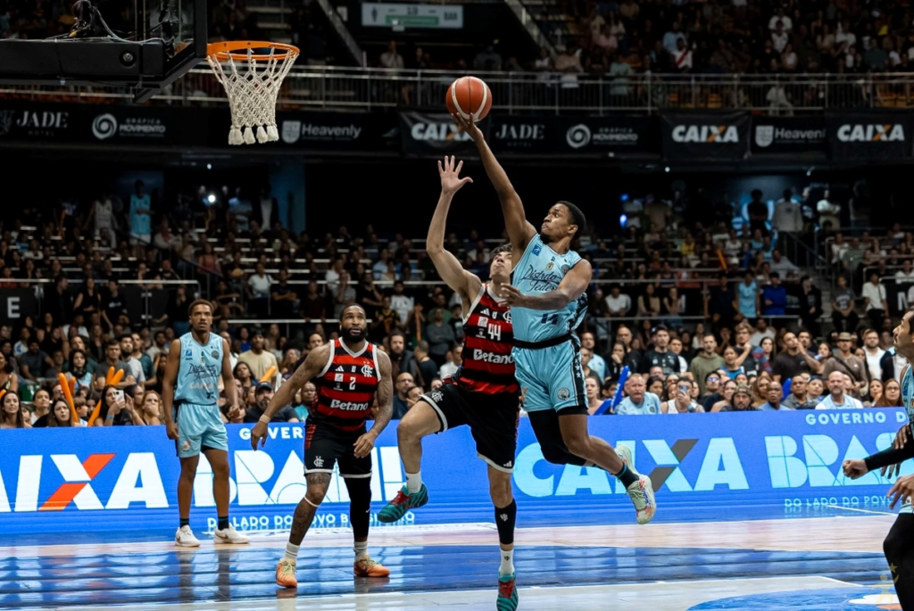 Brasília Basquete vence Flamengo com defesa e recorde de público
