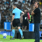 Torcedores criticam Cuca após tropeço do Santos na Sul-Americana