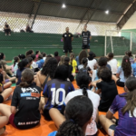 Ex-alunos inspiram jovens na Escolinha de Vôlei de Sinop