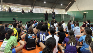 Ex-alunos inspiram jovens na Escolinha de Vôlei de Sinop