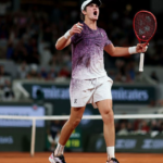 João Fonseca alcança quartas de Roland Garros e quebra jejum de 25 anos