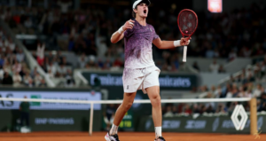 João Fonseca alcança quartas de Roland Garros e quebra jejum de 25 anos
