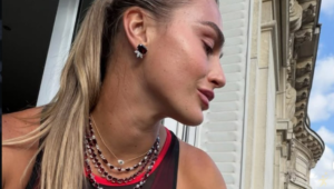 Aryna Sabalenka brilha em Roland Garros com joias milionárias