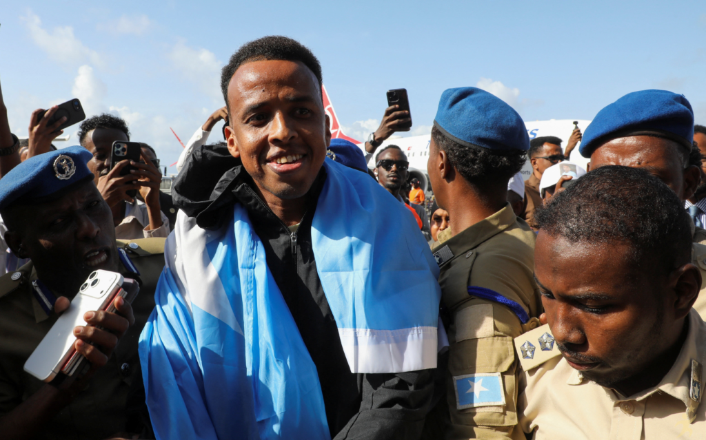 Fifa pagará salário integral a árbitro somali barrado pelos EUA