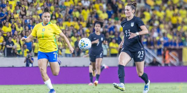 Brasil perde para EUA em amistoso com polêmica de arbitragem