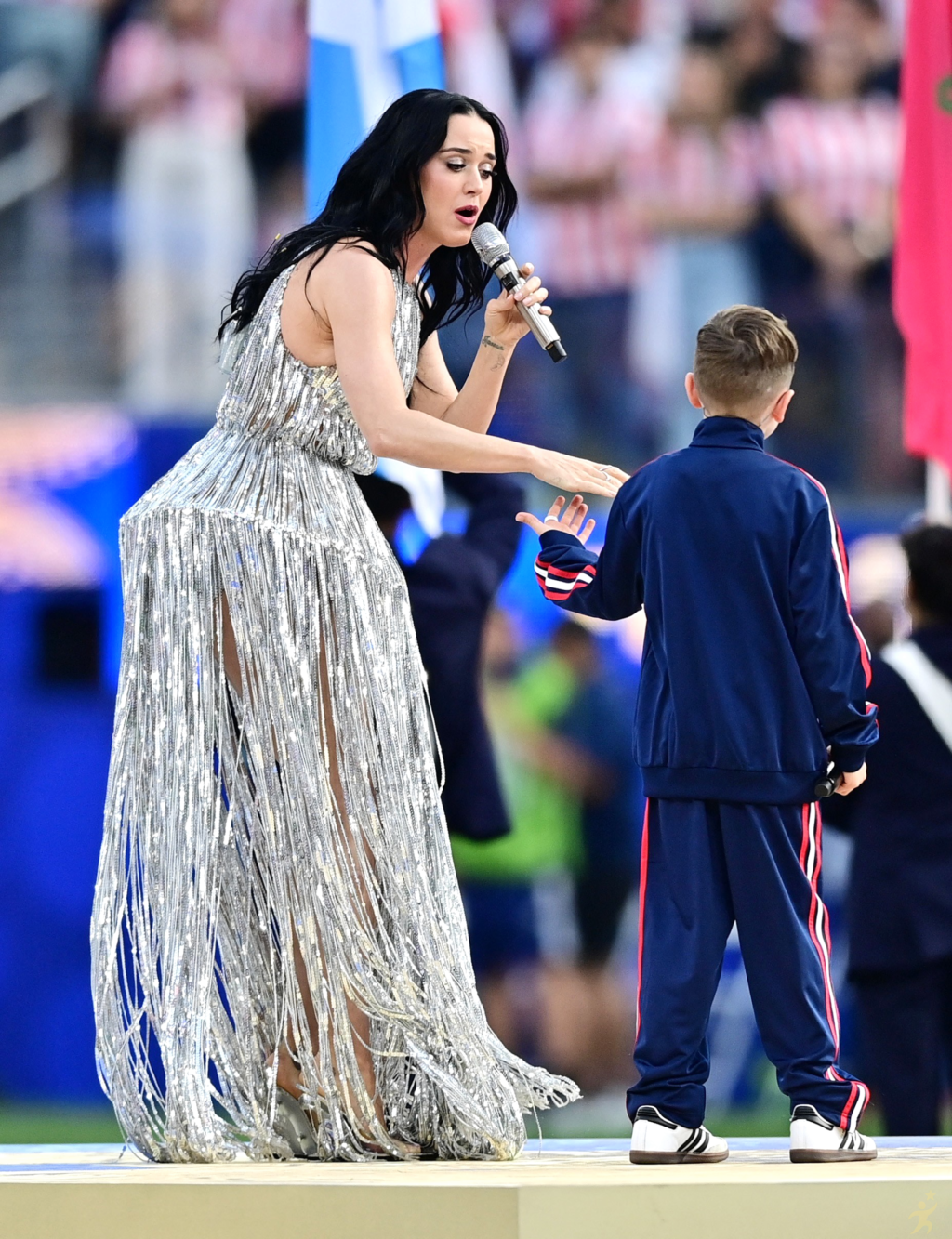 Katy Perry se apresenta com Tius na abertura da Copa do Mundo 2026
