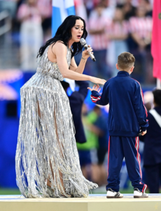 Katy Perry se apresenta com Tius na abertura da Copa do Mundo 2026