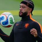 Memphis no banco: escalações de Holanda e Japão na Copa