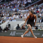 Sabalenka supera Osaka pela 3ª vez no ano e vai às quartas em Paris