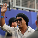 Aos 46 anos, Ronaldinho Gaúcho volta ao futebol na 3ª divisão italiana