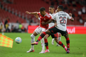 Flamengo empata com Inter e pode ver Palmeiras abrir vantagem no Brasileirão