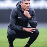 Pedro Emanuel estreia no Vasco contra o Vitória; veja escalação
