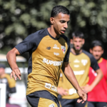 São Paulo ganha reforços Victor Sá e Newton para duelo com Athletico-PR