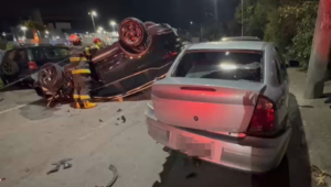 Carro capota e atinge três veículos em São José dos Campos