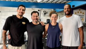 Gabi Guimarães treina no Cruzeiro e apoia Júlia Kudiess