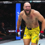 Valter Walker finaliza e fatura bônus no UFC Abu Dhabi