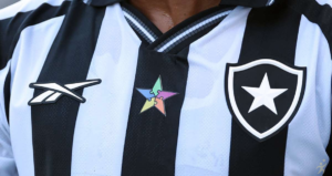 Botafogo: Alex Telles rebate críticas, Zenit quer Danilo e joia renova