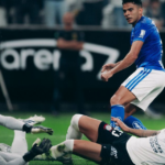 Cruzeiro vence Corinthians e assume a quinta colocação