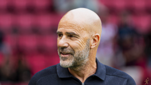 Bosz mantém Geertruida no banco para duelo com Utrecht