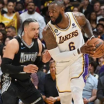 LeBron enfrenta Brooks no dia em que completa 42 anos