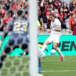 Falha de Santos custa dois pontos ao Athletico no Brasileirão