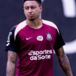 Lingard luta por vaga e tenta se firmar no Corinthians